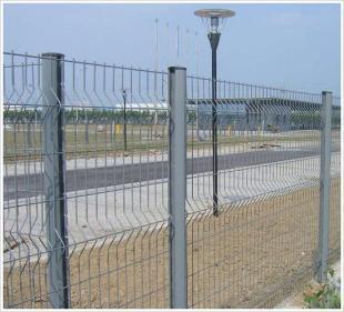 供应高速护栏网 高品质护栏网、低价格生产护栏网、出售护栏网_冶金矿产_世界工厂网中国产品信息库