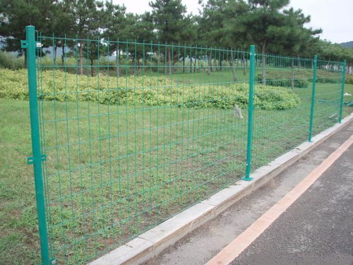 市政护栏网生产厂按需定制 龙泰百川栅栏工程