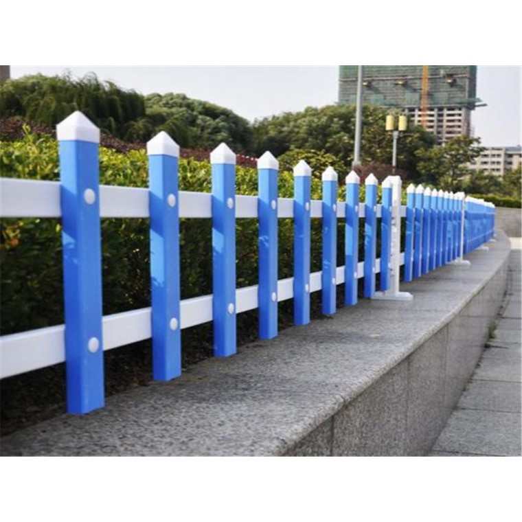 草坪护栏 美观与实用的户外防护选择