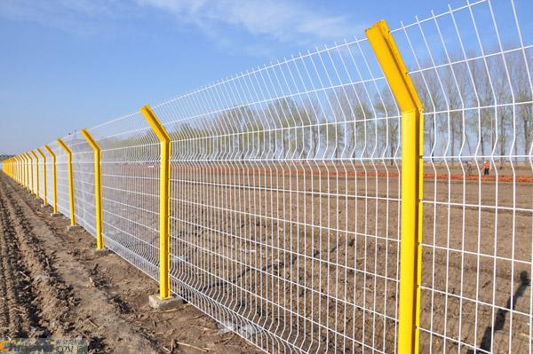 桃型柱护栏网 多功能围栏在绿化与安全中的巧妙应用