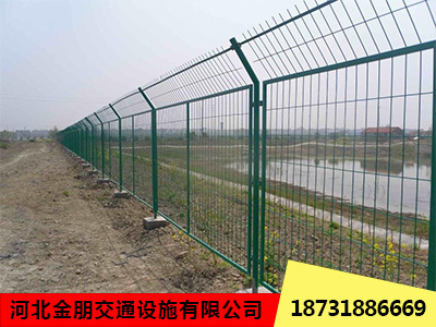 护栏网如何分类？了解结构与用途的关键