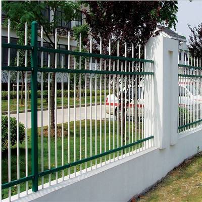 如何选择高品质围墙护栏 塑钢栏杆与喷塑护栏网全方位解析